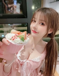 涵涵    158  E   20歲  童顏奶茶
