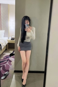芊芊 165cm C 48 27歲    售樓小姐