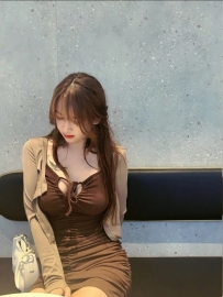 莉娜 165cm.48kg.E杯.24歲  奶大不油